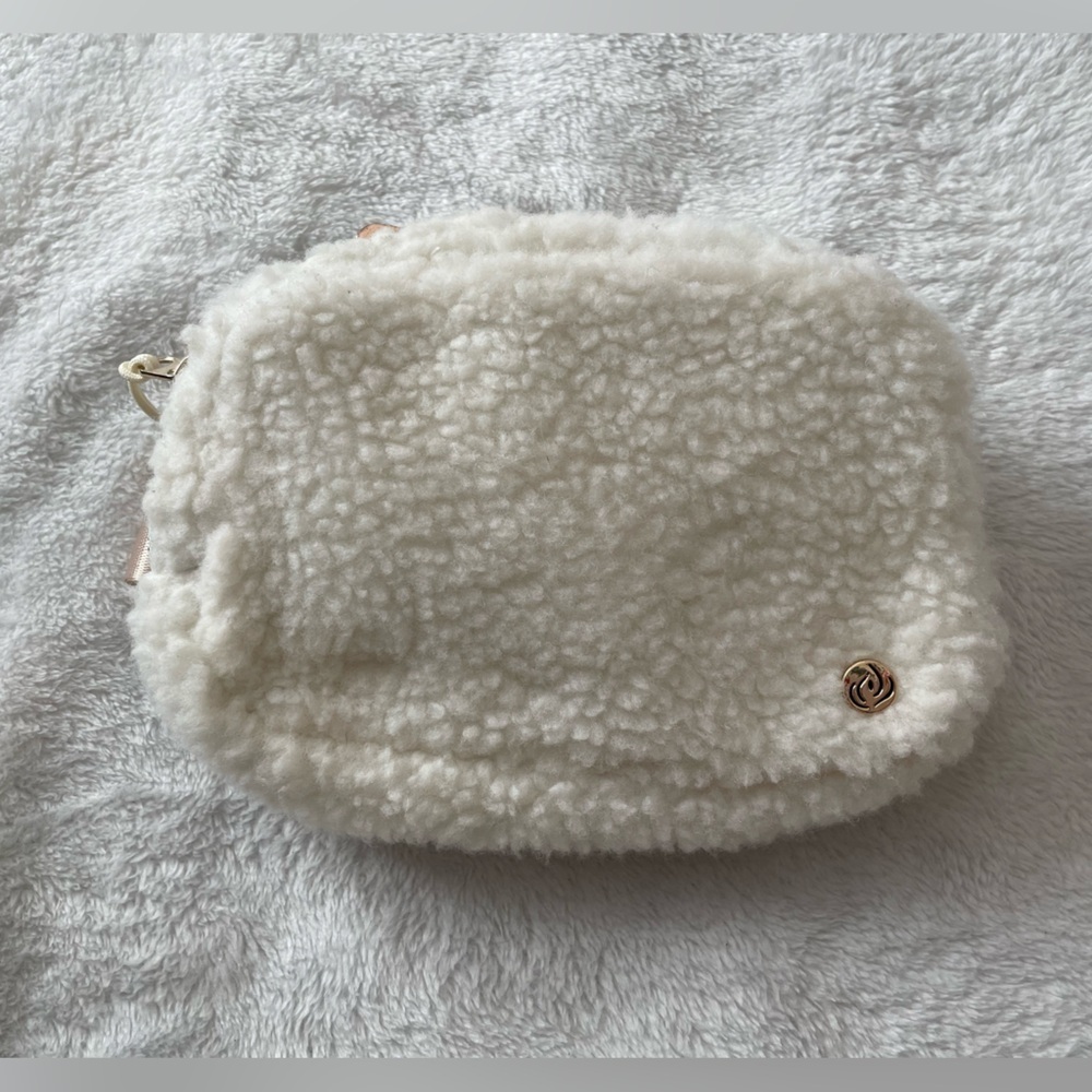 NWT Apana Cozy Cream Sherpa Belt Bag with Rose Gold